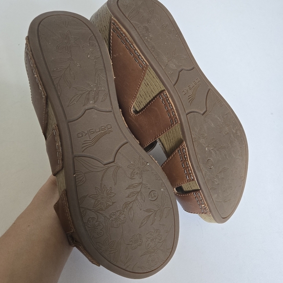 Dansko Leeann Wedge Sandals Tan Leather buckles slip on EU 39 US 8/8.5 - Picture 5 of 7